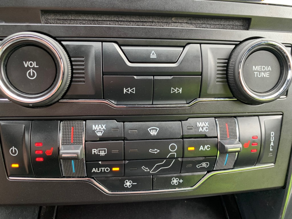 2018 Ford Explorer XLT - Photo 12