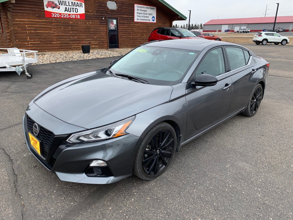 2022 Nissan Altima SR